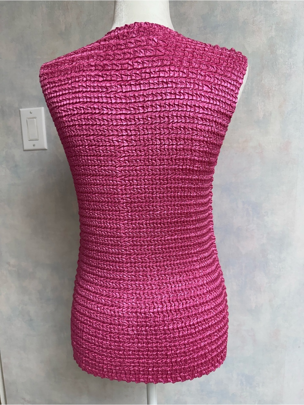 Dress Barn NWOT Career Hot Pink Crinkle-Gorgeous Sheen-Sleeveless Stretchy Top - Picture 2 of 8